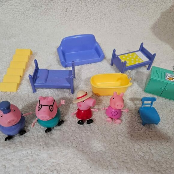 Peppa Pig Peppa's Big Family House Playset - Picture 2 of 3